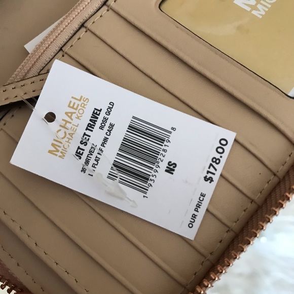 Final sale🎊Michael Kors large flat phone wallet - Picture 3 of 7